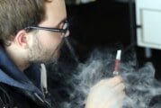 Sa cigarette électronique lui vaut… une greffe de la peau !