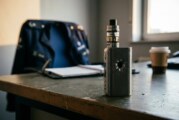 BELGIQUE : Une balle déviée par une e-cigarette !