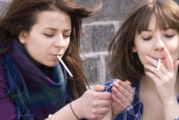 CANADA : Les jeunes davantage séduits par le tabagisme et la nicotine.