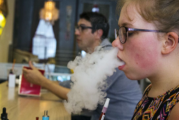 CANADA : Les adolescents vapoteurs sont deux fois plus susceptibles de devenir fumeurs.