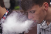FOCUS : Le vapotage pousse t&rsquo;il vraiment les adolescents vers le tabagisme ?