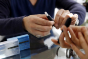 SOCIETE : Philip Morris annonce que 3 millions de fumeurs sont passés à IQOS