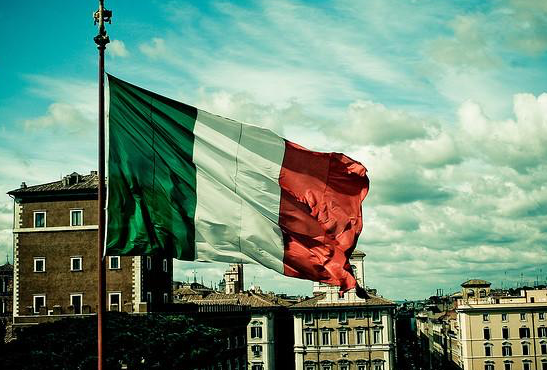 ITALIE : Une foule de vapoteurs pour manifester contre le monopole d&rsquo;Etat !