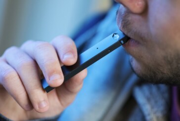 ÉTATS-UNIS : L&rsquo;essor de l&rsquo;e-cigarette « Juul » chez les jeunes inquiète.