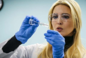 INSOLITE : Quand Ivanka Trump s&rsquo;amuse à « mesurer » la nicotine dans la vapeur d&rsquo;e-cigarette…