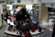 ETATS-UNIS : Un impressionnant dégazage d&rsquo;accu dans une boutique de New-York.