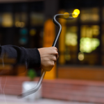 SOCIETE : Victime de cambriolages, le vendeur d&rsquo;e-cigarette dort dans son commerce.