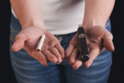 SANTE : Une medecin tabacologue donne son avis sur la fiabilité de l&rsquo;e-cigarette