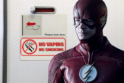 PEOPLE : Grant Gustin reçoit un avertissement pour avoir utilisé sa e-cigarette dans un avion !