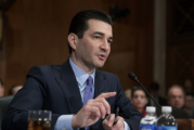 ÉTATS-UNIS : Pour Scott Gottlieb, la FDA n&rsquo;a pas trouvé le bon équilibre dans la surveillance de l&rsquo;e-cigarette
