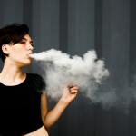 PSYCHOLOGIE : L&rsquo;e-cigarette « c’est comme sortir de prison avec un bracelet électronique »…