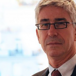 SANTÉ : Le Pr Benoit Vallet invite à la prudence sur la cigarette électronique.