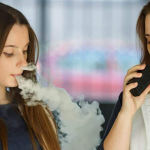 ADDICTIONS : Moins de tabac, plus de vapotage et de réseaux sociaux !