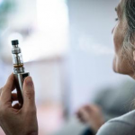 SANTÉ : Est-il si urgent d&rsquo;arrêter l&rsquo;e-cigarette lors du sevrage tabagique ?