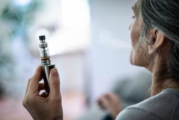 SANTÉ : Est-il si urgent d&rsquo;arrêter l&rsquo;e-cigarette lors du sevrage tabagique ?