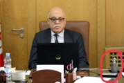TUNISIE : Interdite, le ministre de la Santé pris en flagrant délit de vapotage dans son bureau