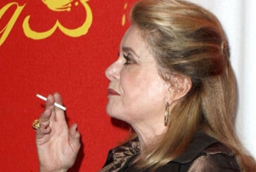 PEOPLE : Catherine Deneuve quitte le tabac pour l&rsquo;e-cigarette et elle va mieux !