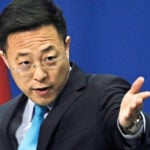 CHINE : Le Ministère des Affaires étrangères mélange vapotage et Covid-19 face aux États-Unis