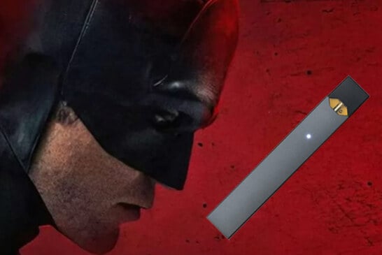 INSOLITE : The Batman équipé d&rsquo;une e-cigarette sur le tournage du film.