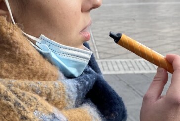 SUISSE : Des interdictions inefficaces, l&rsquo;e-cigarette « puff » se vend toujours chez les jeunes