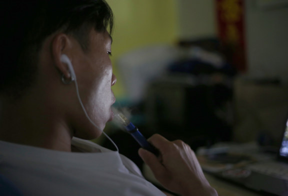 Le vapotage chez les jeunes adultes augmente les risques de troubles mentaux et de sommeil