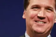 Tucker Carlson défie Zyn avec le lancement d&rsquo;ALP, sa marque de sachets de nicotine