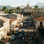 Vue urbaine du Costa Rica illustrant le report de la réglementation sur la cigarette électronique en 2026