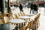 Vape et espaces publics : une majorité de Français favorable à l&rsquo;interdiction dans les zones non-fumeurs