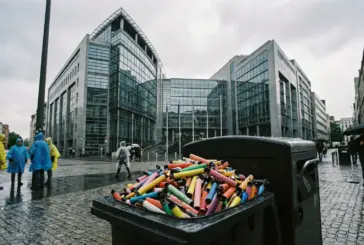 Vapes jetables : la Commission européenne valide l&rsquo;interdiction irlandaise, un précédent pour l&rsquo;UE