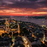 Vue aérienne d'Istanbul illustrant le débat turc sur l'interdiction du tabac et des vapes d'ici 2040
