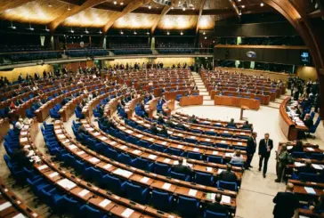 Parlement européen : les eurodéputés réclament emballages neutres et restrictions arômes pour toute la vape