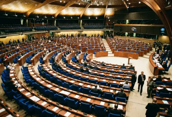 Parlement européen : les eurodéputés réclament emballages neutres et restrictions arômes pour toute la vape